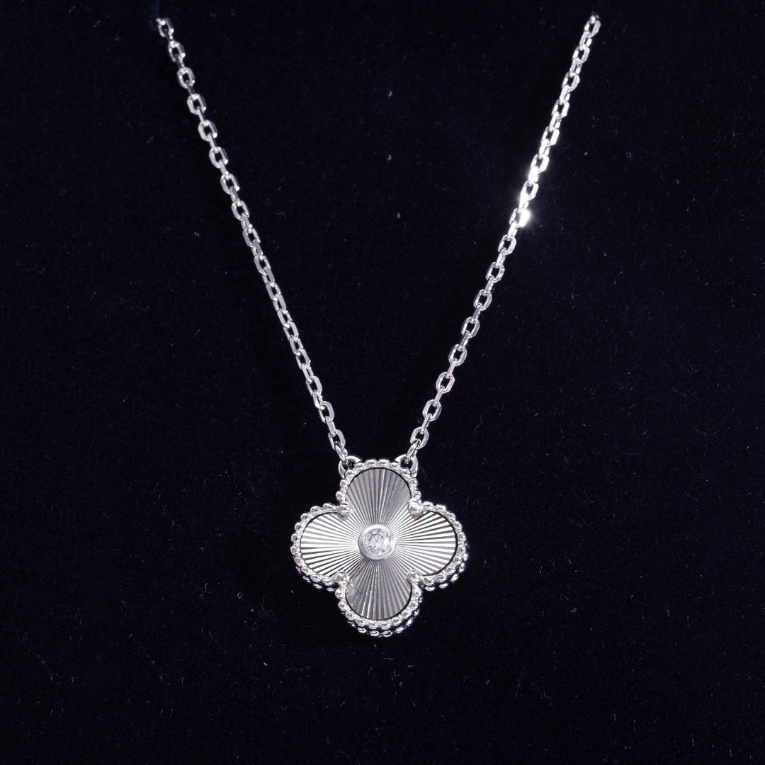 Van Cleef & Arpels CLOVER NECKLACE SILVER