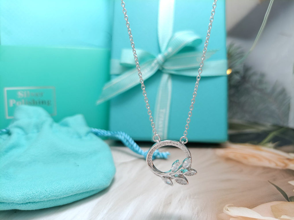 TIFFANY & CO. DIAMOND VINE CIRCLE PENDANT PLATINUM NECKLACE