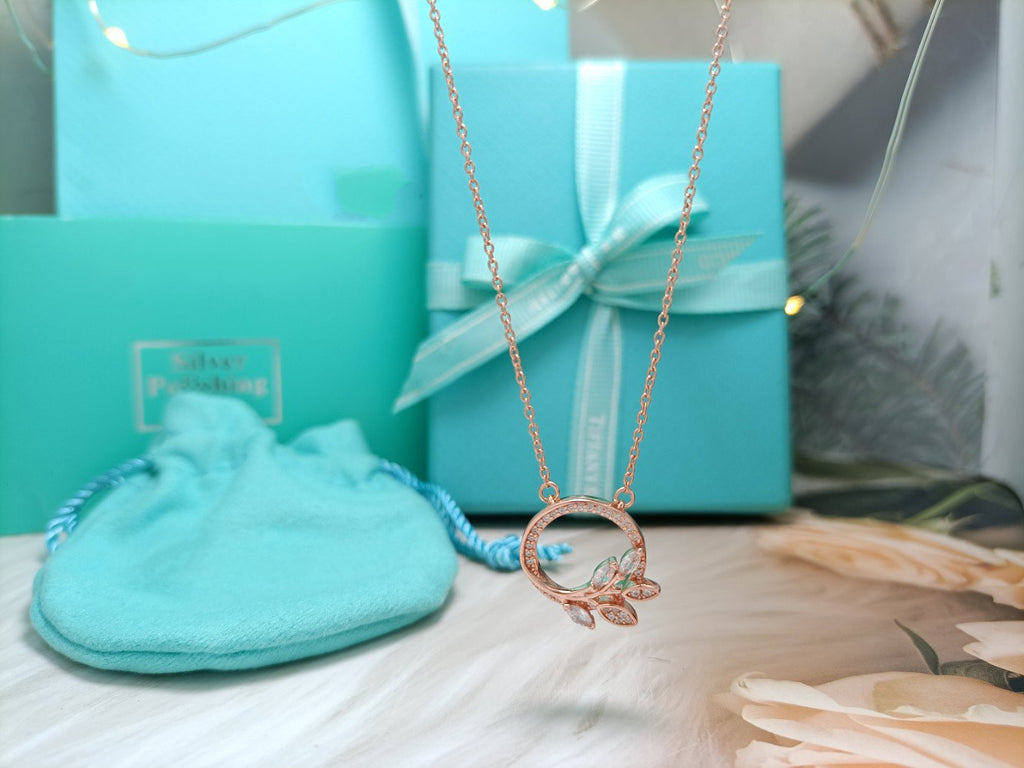 TIFFANY & CO. DIAMOND VINE CIRCLE PENDANT PLATINUM NECKLACE