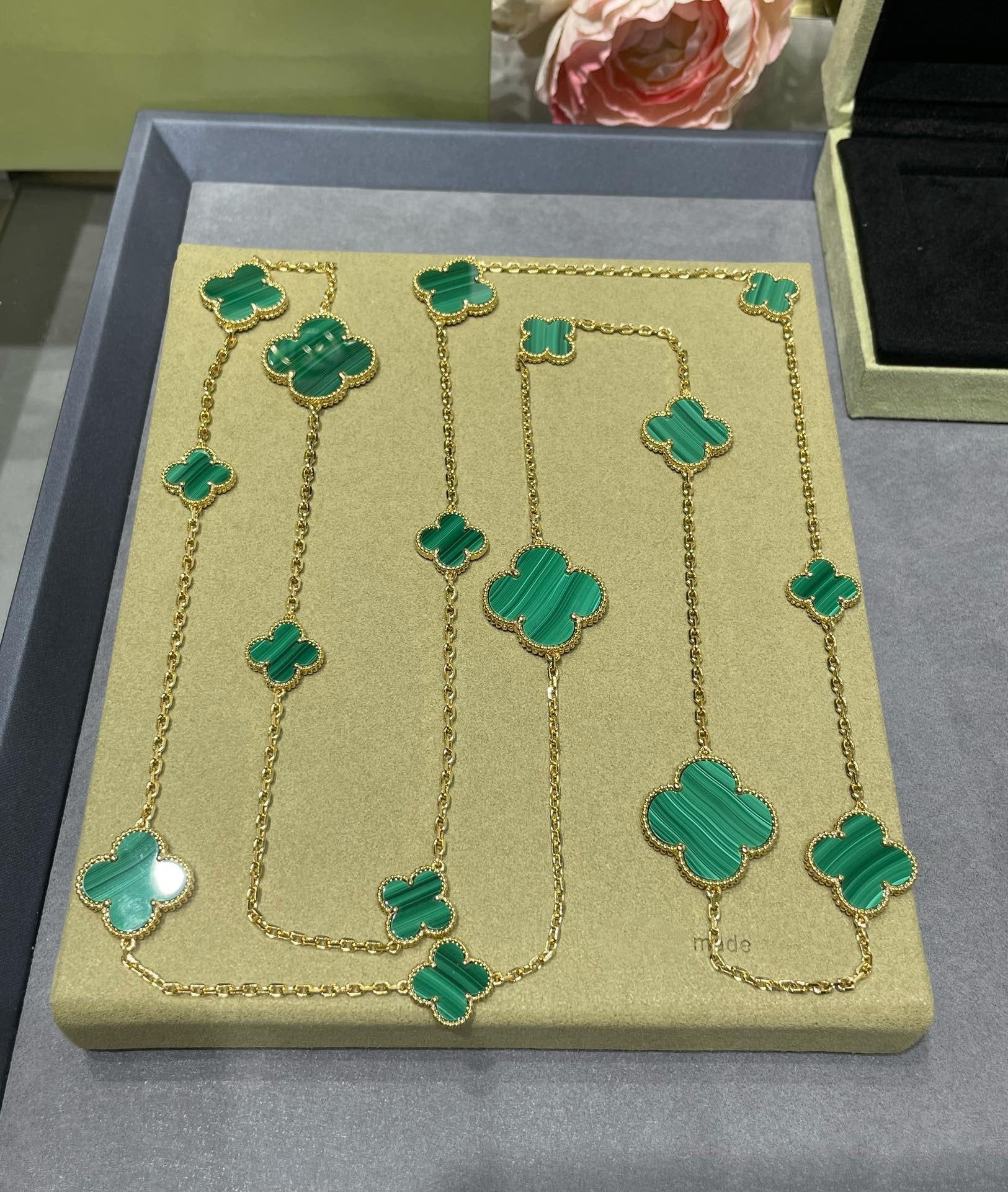 Van Cleef & Arpels CLOVER 16 MOTIF MALACHITE PINK GOLD NECKLACE