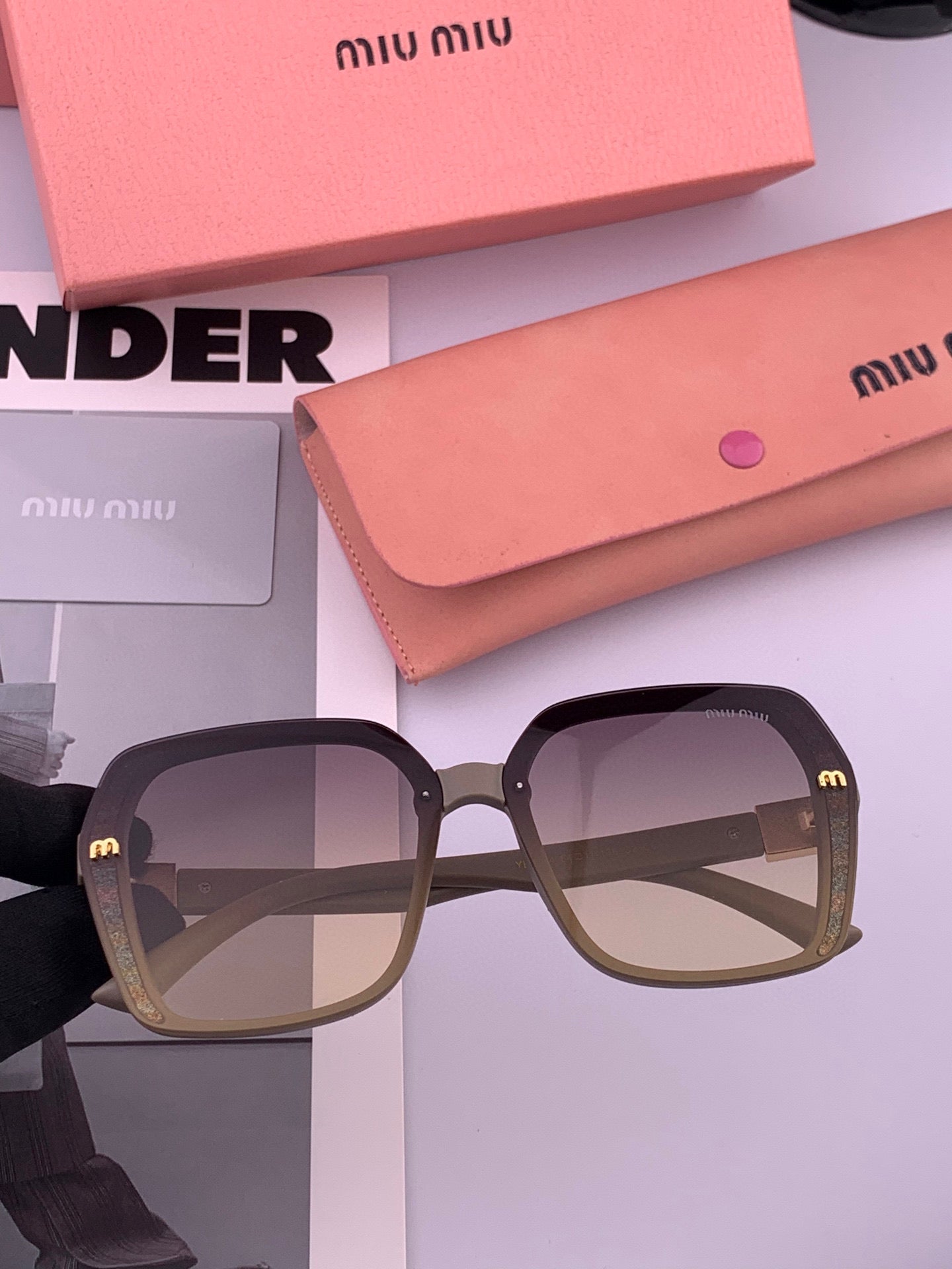 MIU MIU RUNWAY SQUARE SUNGLASSES M4304 IN ACETATE