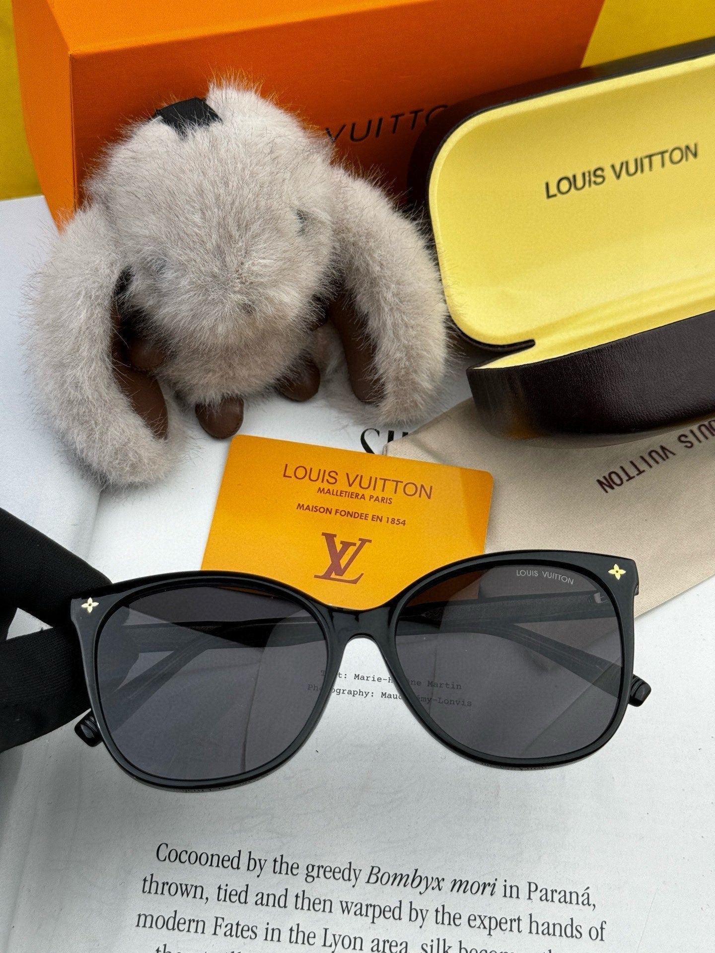 LOUIS VUITTON SIGNATURE ROUND SUNGLASSES L3387 IN ACETATE