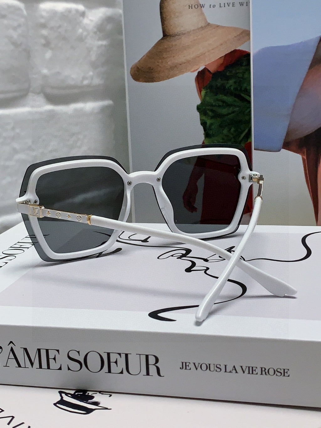LOUIS VUITTON SQUARE SUNGLASSES 581356 IN WHITE ACETATE GREY LENSES