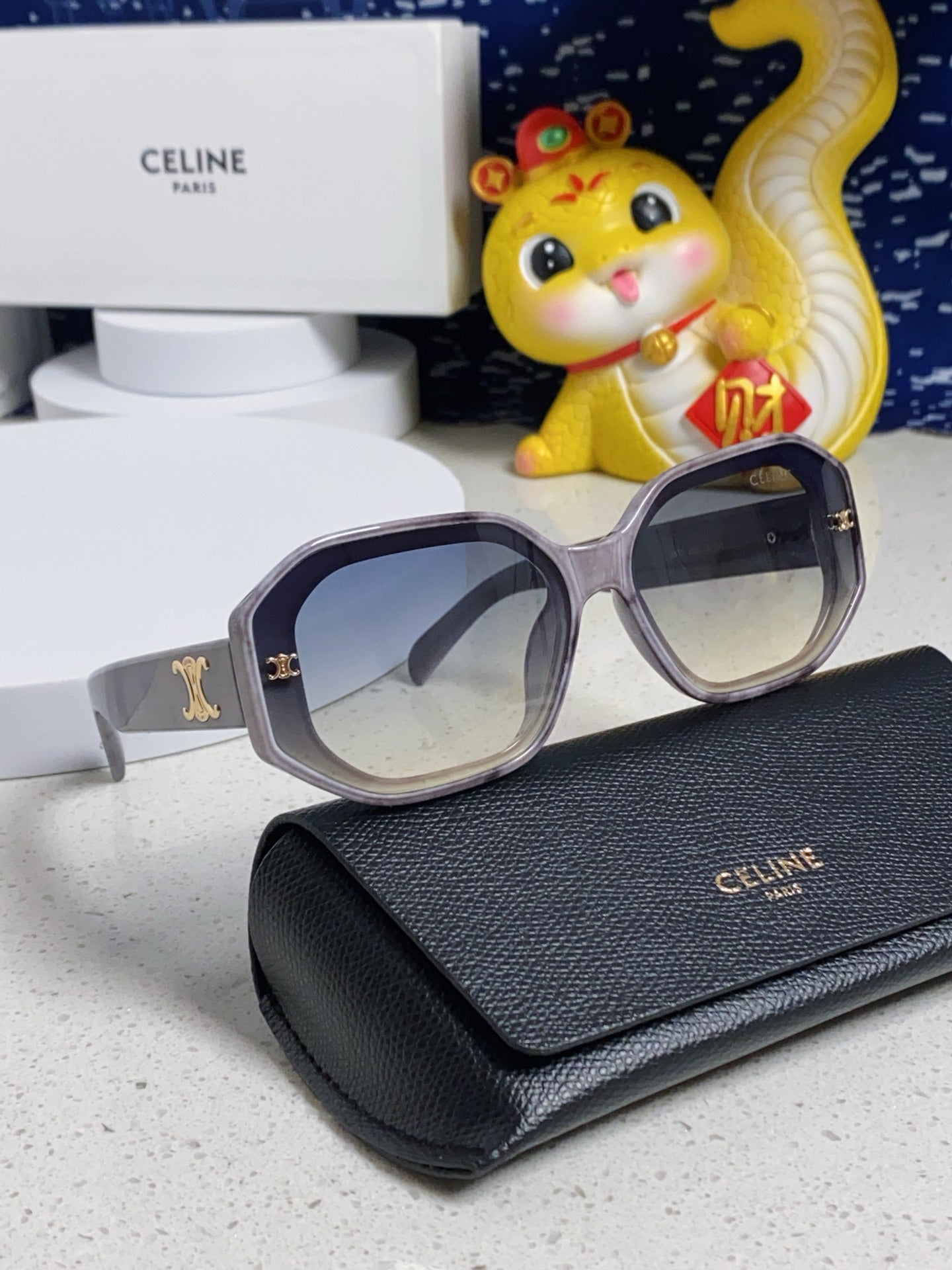 CELINE TRIOMPHE SQUARE SUNGLASS 566740 IN MARBLED EFFECT ACETATE