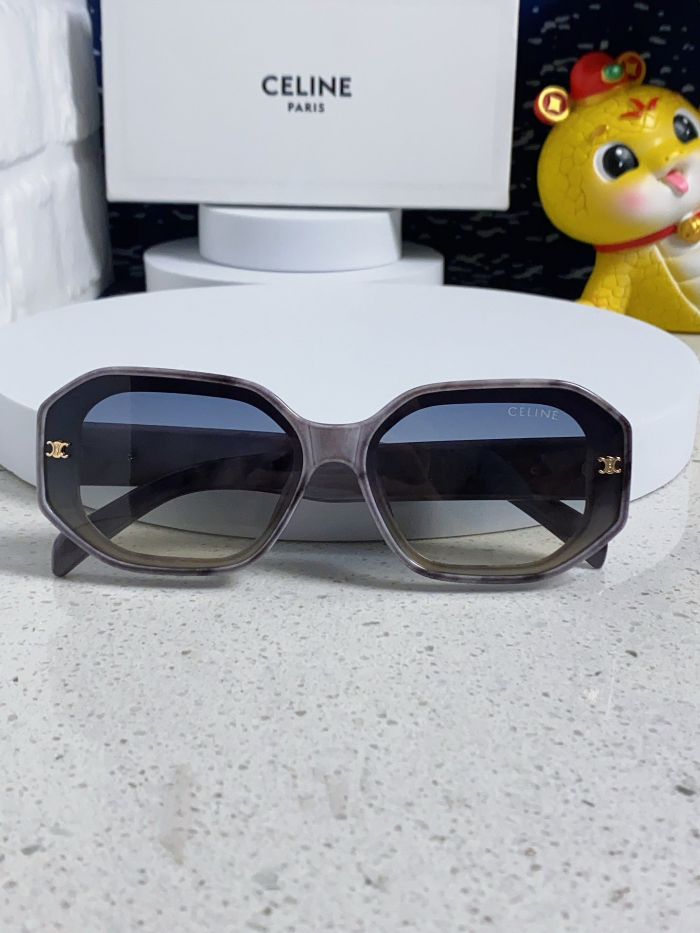CELINE TRIOMPHE SQUARE SUNGLASS 566740 IN MARBLED EFFECT ACETATE
