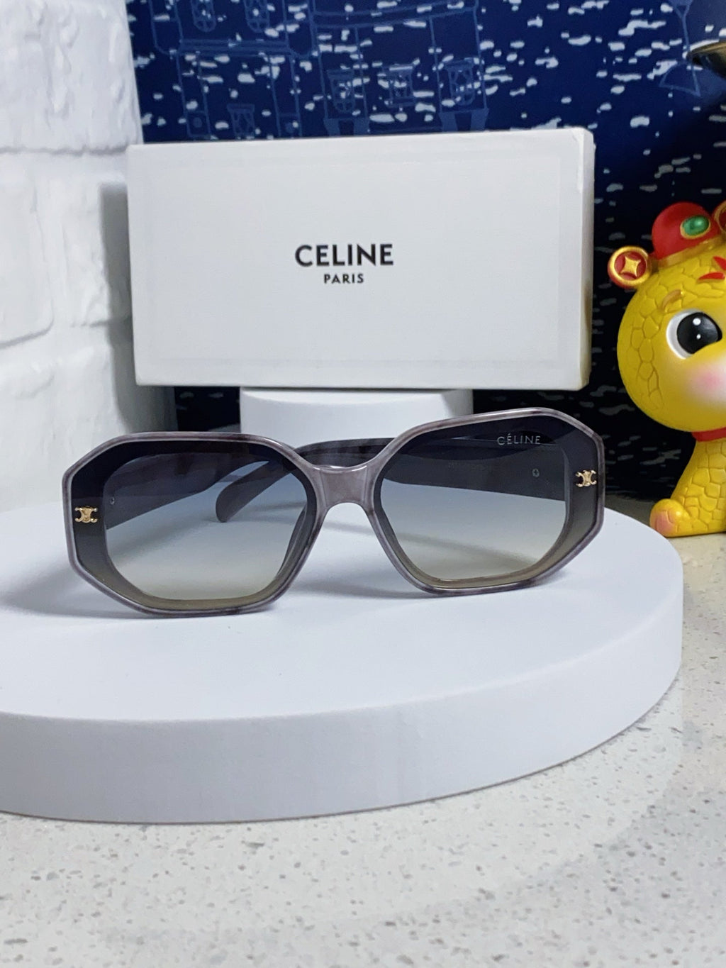 CELINE TRIOMPHE SQUARE SUNGLASS 566740 IN MARBLED EFFECT ACETATE