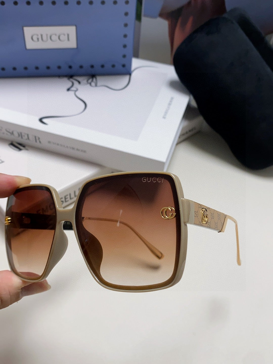 GUCCI SQUARE FRAME SUNGLASSES  567447 IN ACETATE