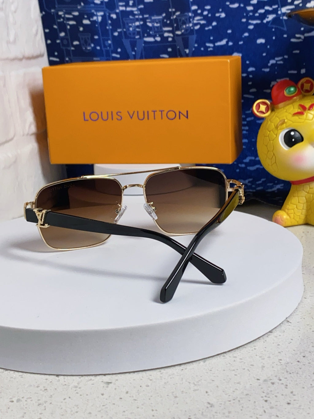 LOUIS VUITTON SIGNATURE SQUARE SUNGLASSES 567475 IN GOLD METAL BROWN SMOKE LENSES