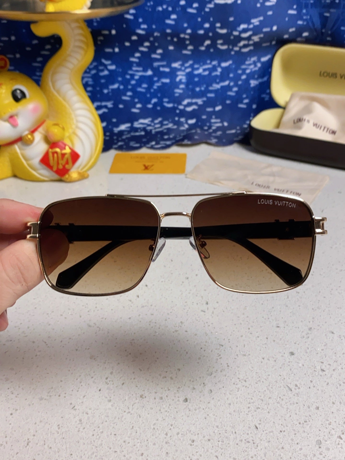 LOUIS VUITTON SIGNATURE SQUARE SUNGLASSES 567475 IN GOLD METAL BROWN SMOKE LENSES