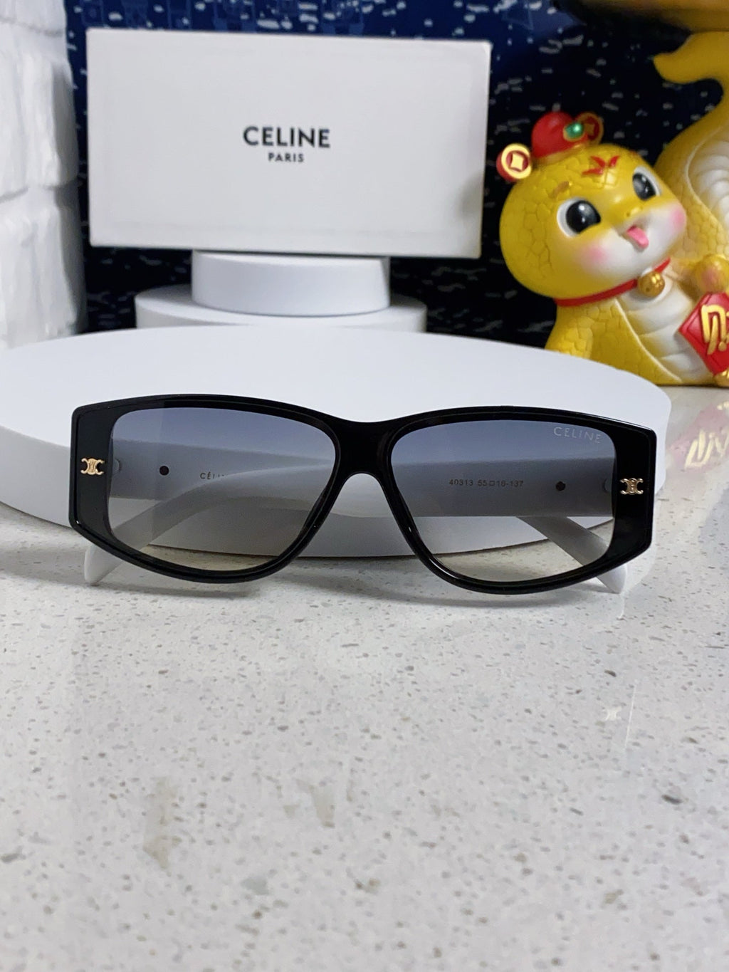 CELINE TRIOMPHE SUNGLASS 566216 IN BLACK AND WHITE ACETATE
