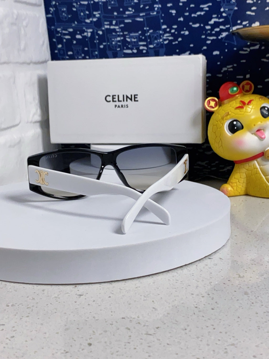 CELINE TRIOMPHE SUNGLASS 566216 IN BLACK AND WHITE ACETATE