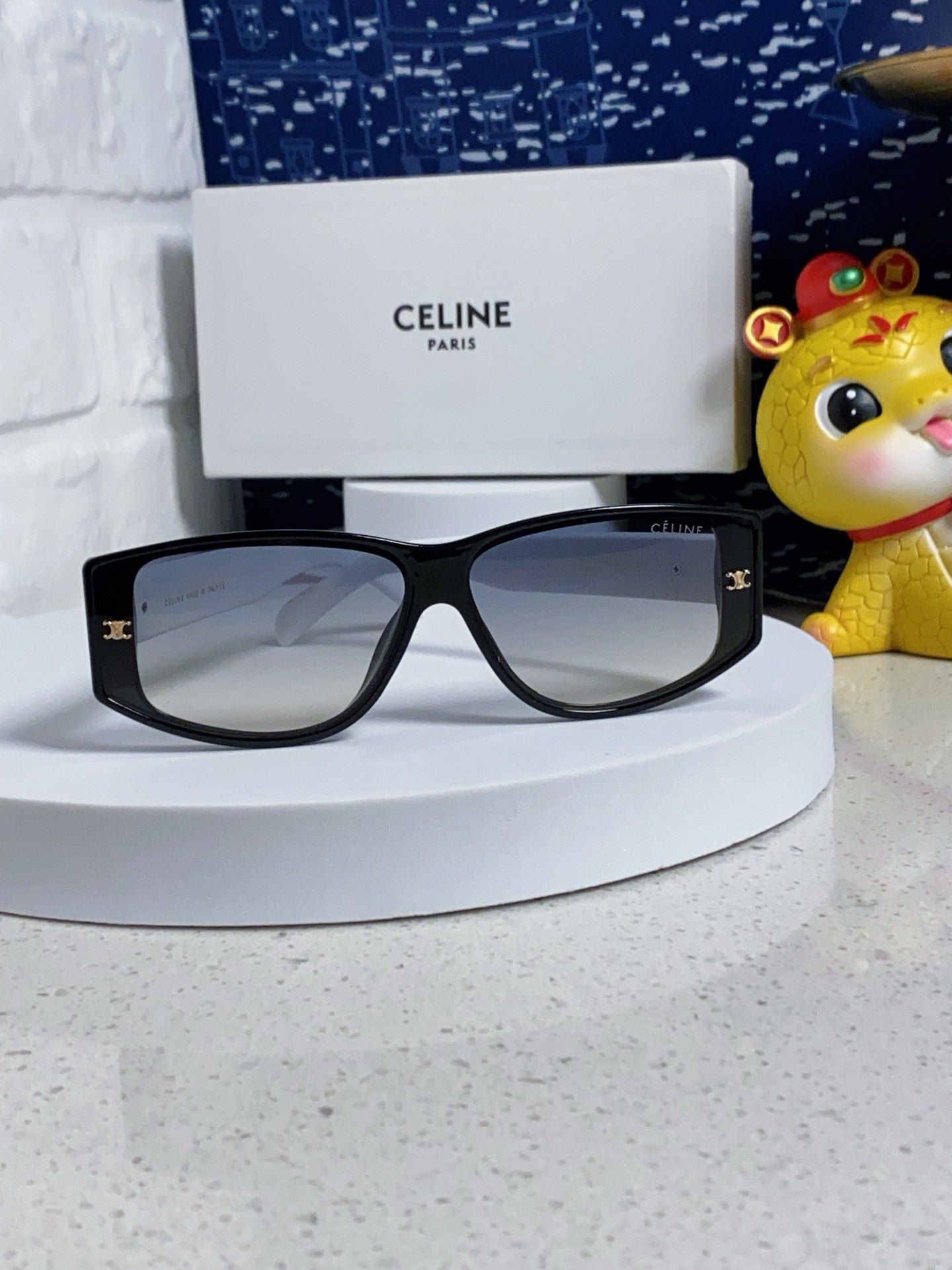 CELINE TRIOMPHE SUNGLASS 566216 IN BLACK AND WHITE ACETATE