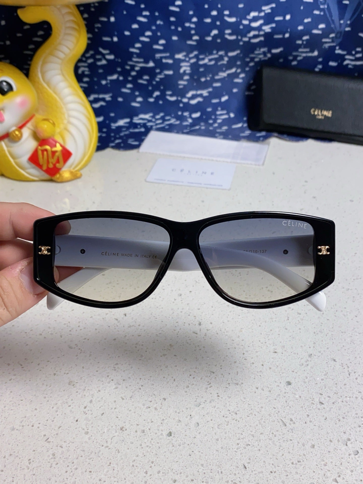 CELINE TRIOMPHE SUNGLASS 566216 IN BLACK AND WHITE ACETATE