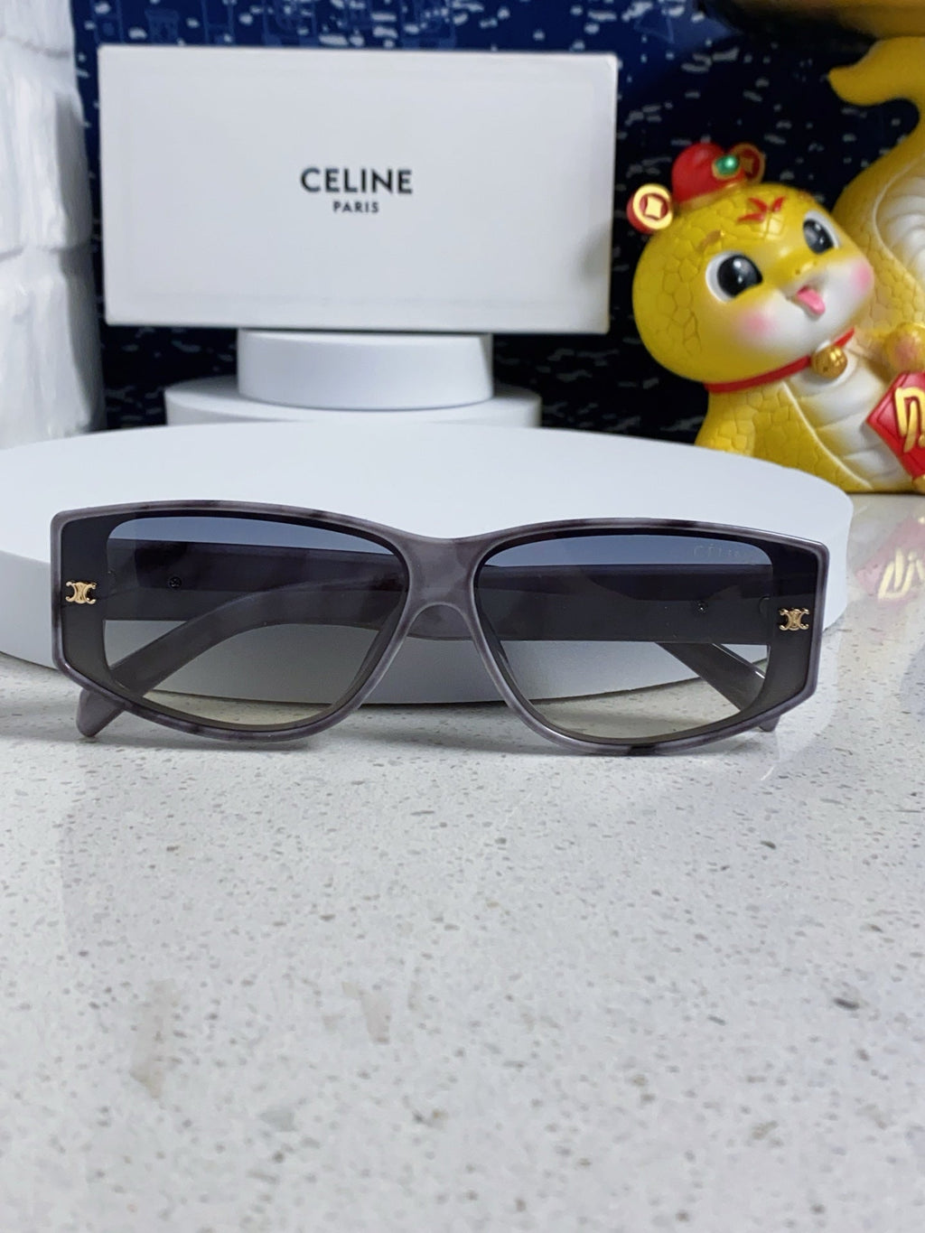 CELINE TRIOMPHE SUNGLASS 566217 IN MARBLED EFFECT ACETATE