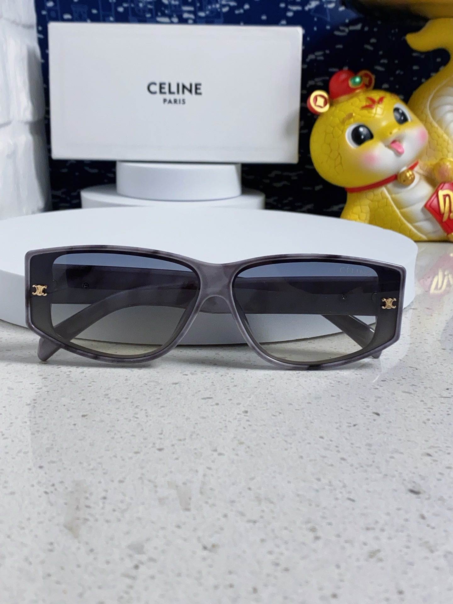 CELINE TRIOMPHE SUNGLASS 566217 IN MARBLED EFFECT ACETATE