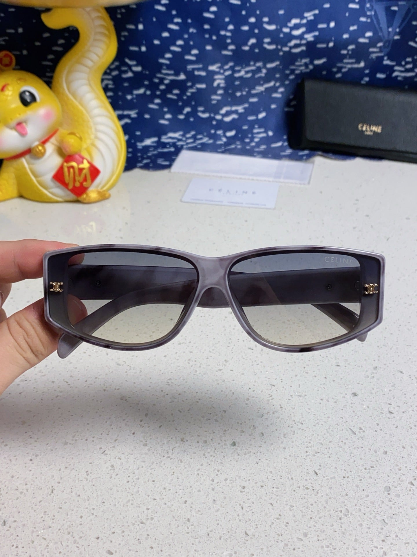 CELINE TRIOMPHE SUNGLASS 566217 IN MARBLED EFFECT ACETATE