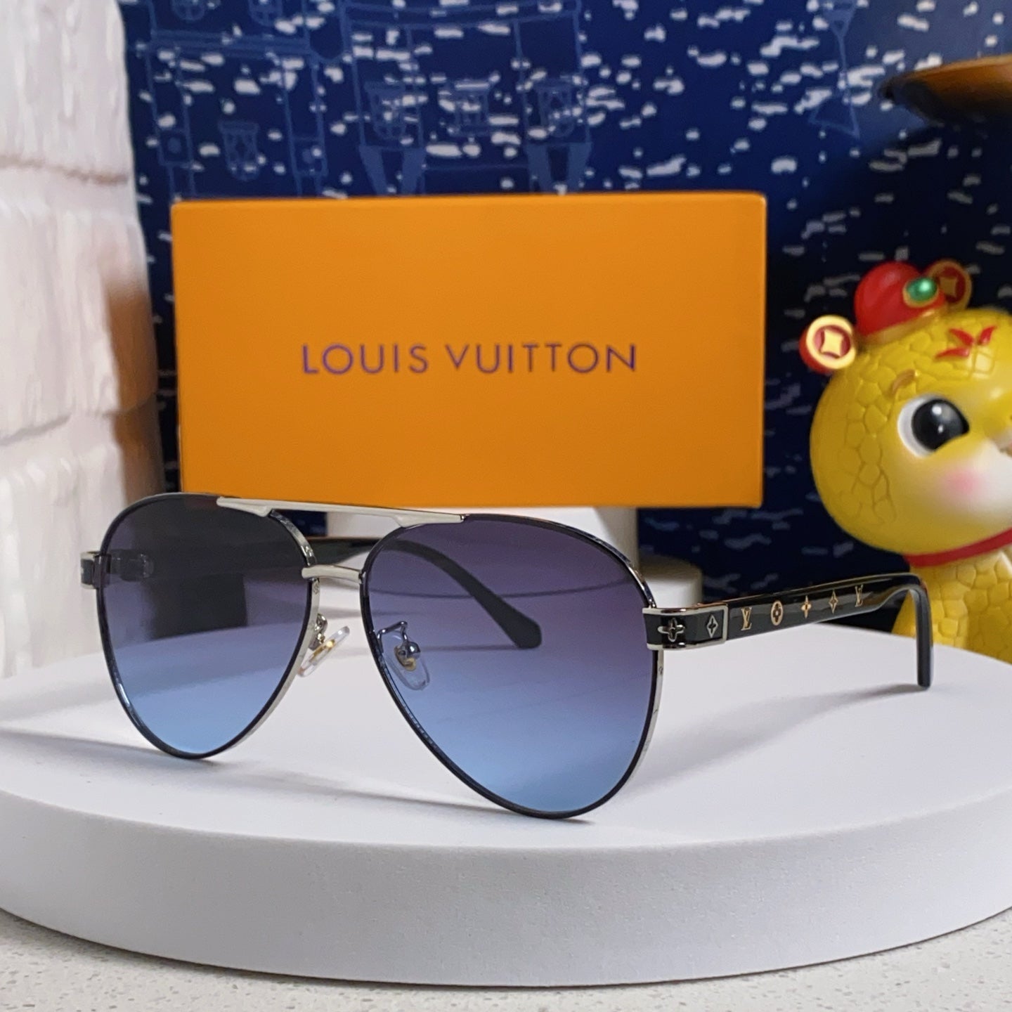 LOUIS VUITTON PILOT SUNGLASSES 571633 IN SILVER METAL GREY SMOKE LENSES MONOGRAM LOGO