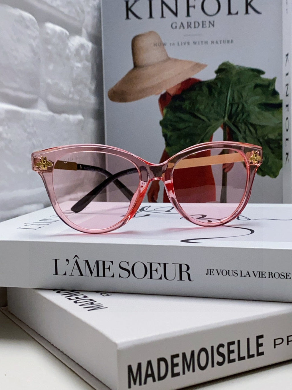 GUCCI BEE EMBELLISHED BUTTERFLY FRAME SUNGLASSES 570242 IN ACETATE