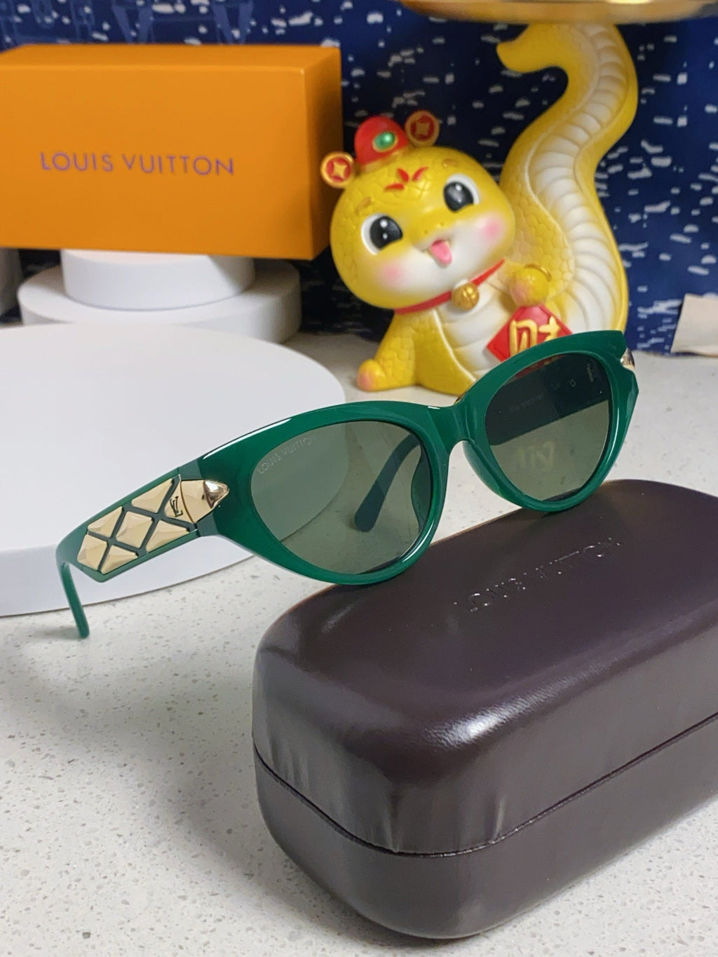 LOUIS VUITTON CAT EYE SUNGLASSES 576882 IN GREEN AND GOLD ACETATE