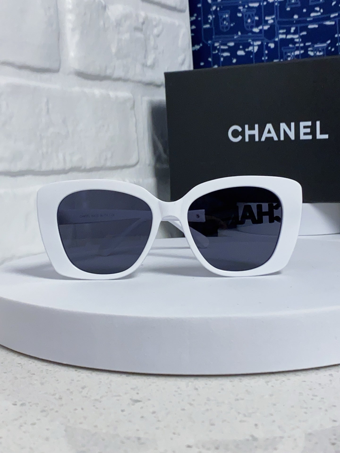 CHANEL BUTTERFLY SUNGLASSES 641813 IN WHITE ACETATE BLACK METAL LOGO