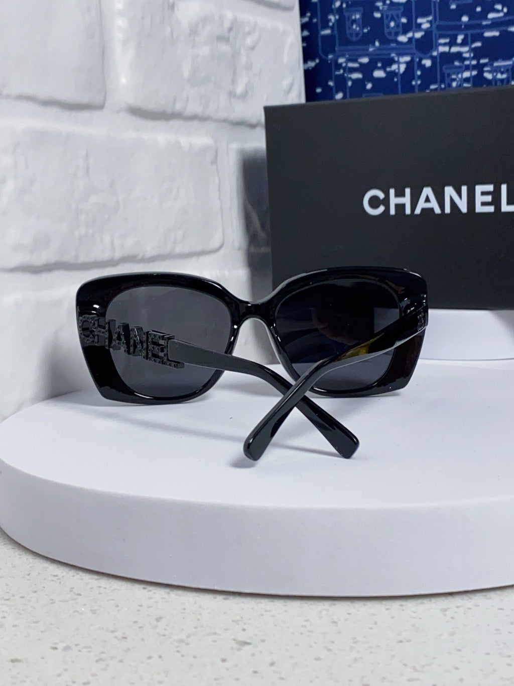 CHANEL BUTTERFLY SUNGLASSES 641817 IN ACETATE BLACK METAL LOGO