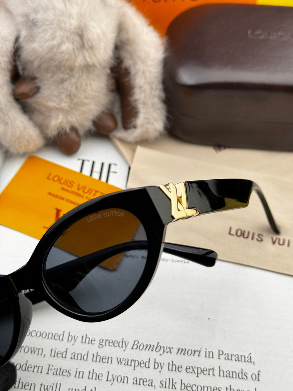 LOUIS VUITTON CAT EYE SUNGLASSES L35801 IN BLACK ACETATE
