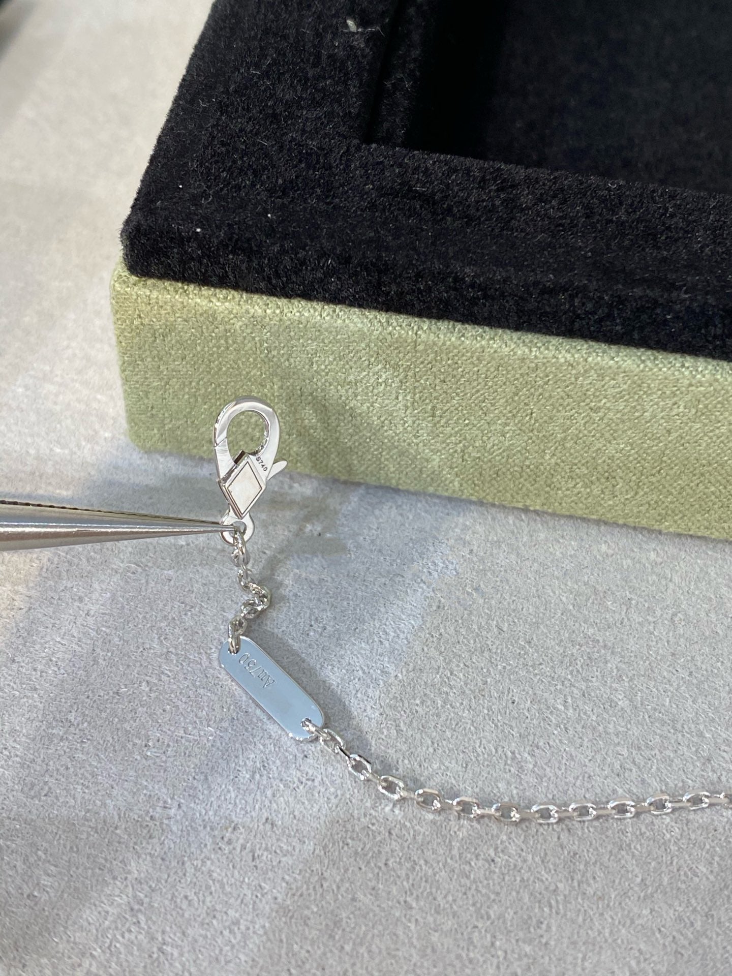 Van Cleef & Arpels LACE FLOWER SILVER PENDANT DIAMOND NECKLACE